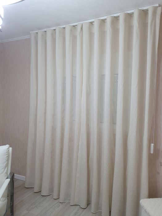 Cortinado com fita de ondular