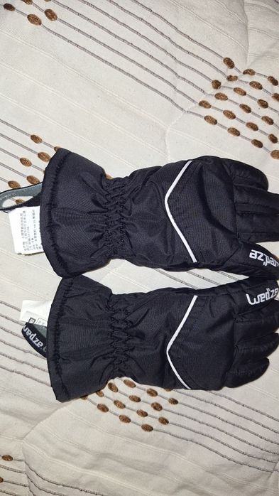 Fatos botas e luvas para neve