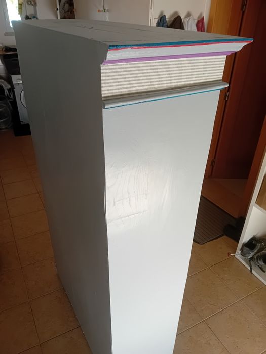 Vendo móvel armário restaurado, com muitas horas de trabalho  feito à mão.