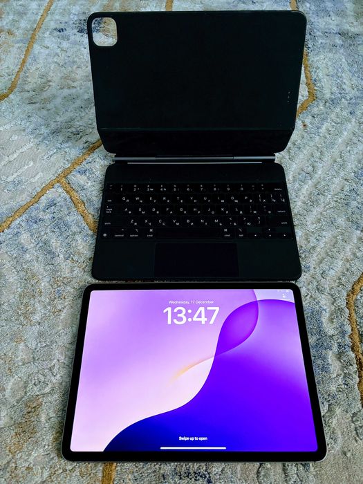 iPad 12.9 Pro 256GB 4th Gen, SIM + Magic Keyboard(case)
