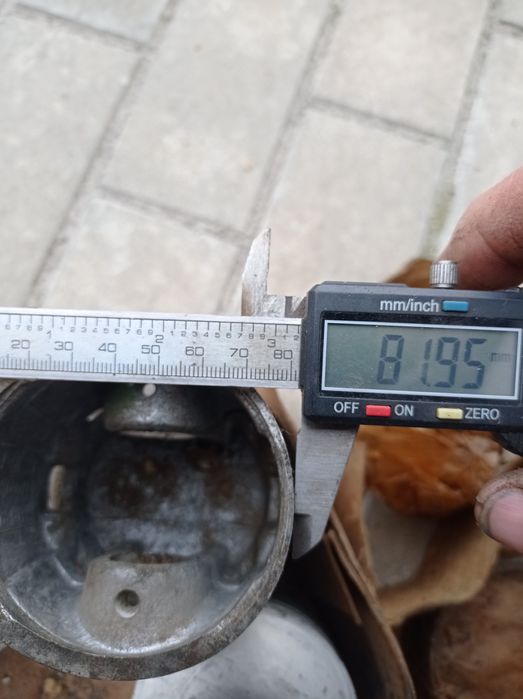 Продам комплект поршнів з кільцями  на Москвич.