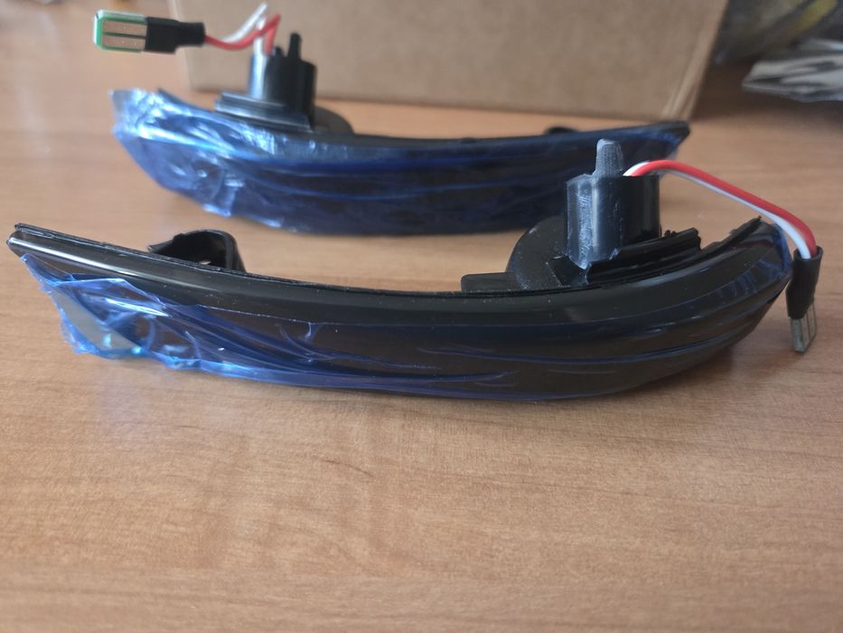 Продам динамічні покажчики поворотівдля Ford  focus