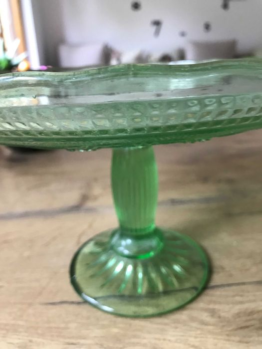 Szklana patera na owoce i metaloplastyka z okresu PRL-u