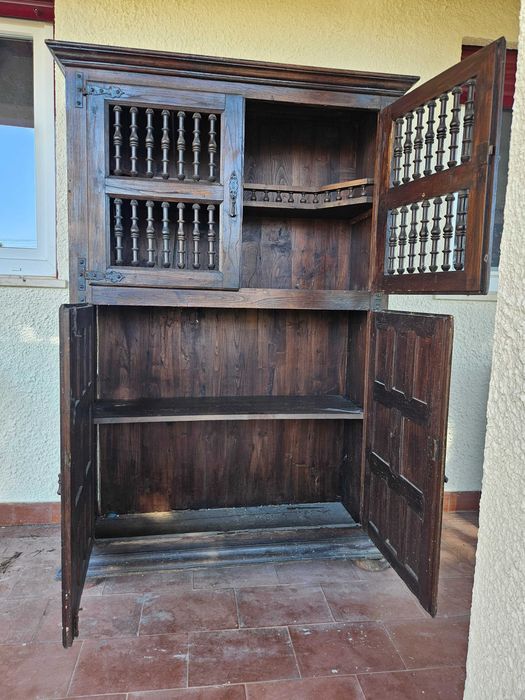 Movel antigo louceiro/ garrafeira -necessita de alguma manutenção