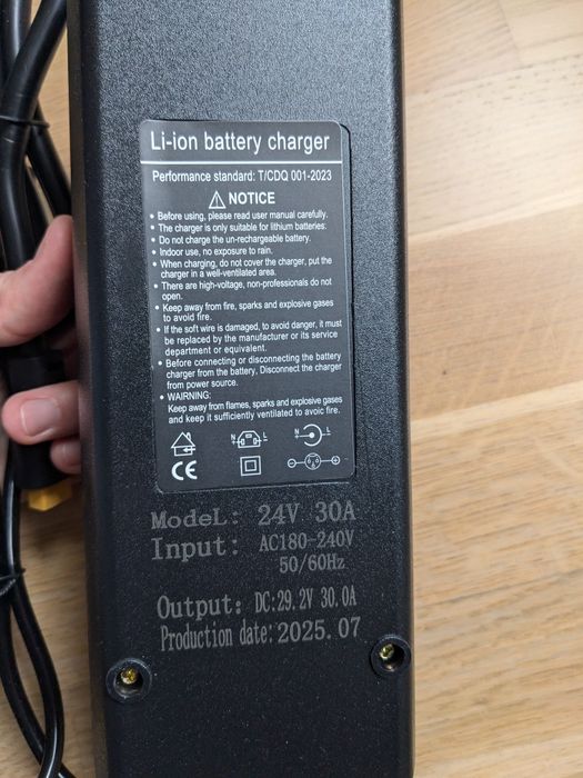 Зарядний пристрій 30A для батарей LiFePO4 4S 8S Li-ion 3S 4S 6S 7S