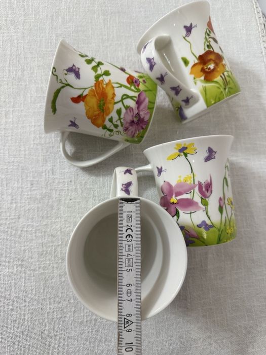 Porcelanowe kubki w kwiaty