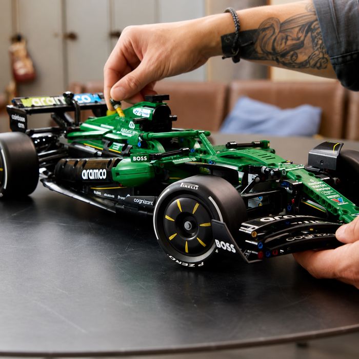 Конструктор Technic – F1 Aston Martin Aramco AMR25 (42240) | 1547 деталей | сумісний з LEGO
