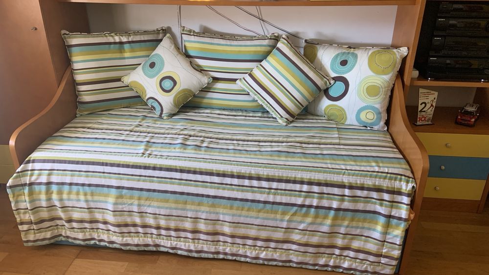 Cortinado e conjunto edredon com almofagas