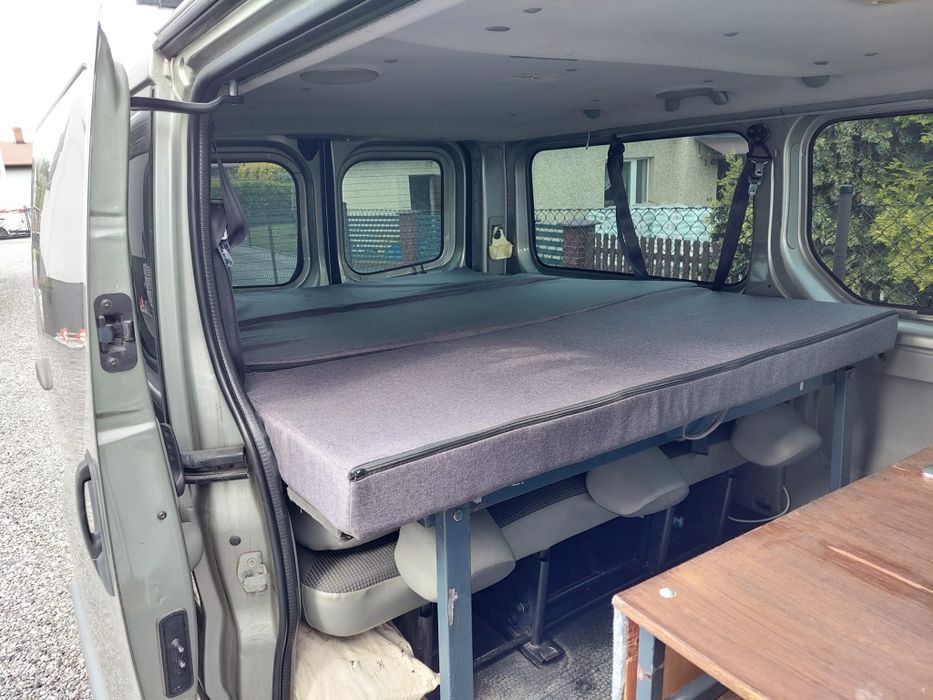 Łóżko rozkładane do busa Vivaro Trafic Primastar materac campervan van