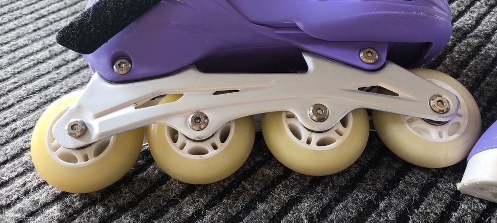 Продам ролики для дівчинки розмір 35-38