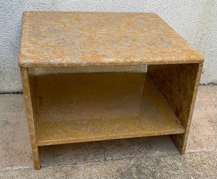 Mesinha antiga, em mármore amarelo negrais, excelente estado