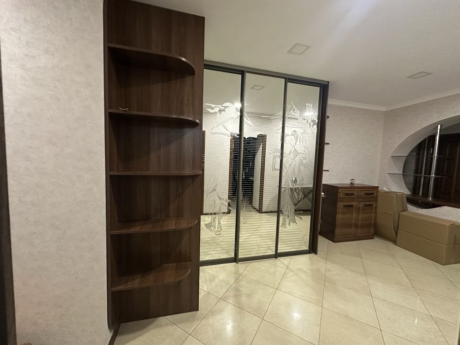 Здається в оренду 3 х кімнатна квартира вул.Руська