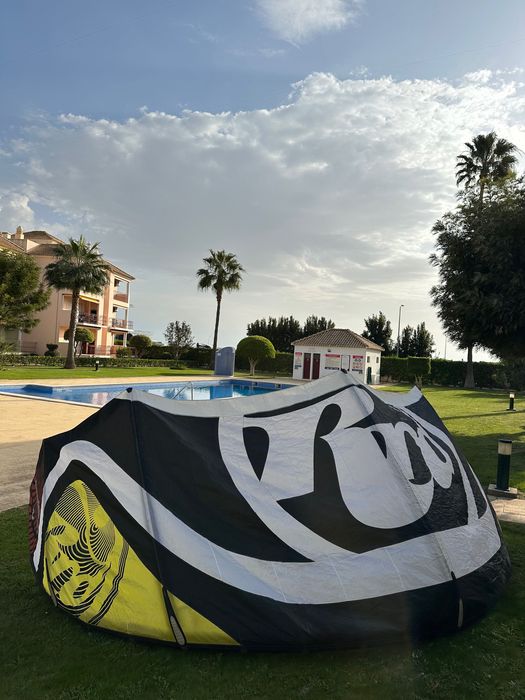 Kite rrd obsession 12 ready to go! Bar included!