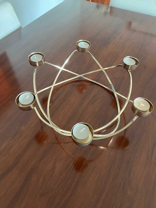 Castiçal dourado para 6 velas