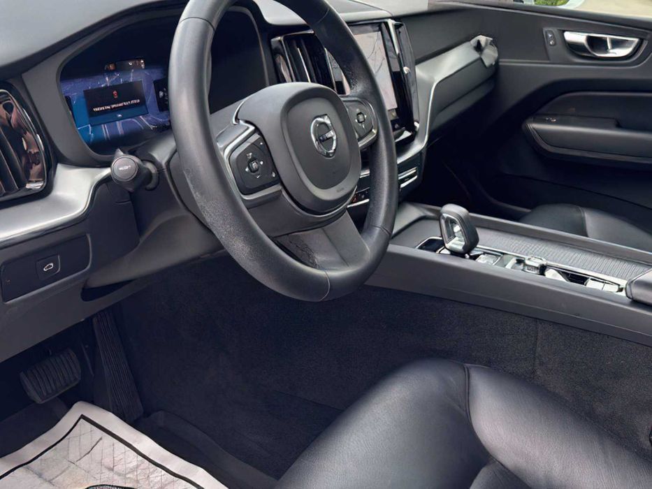 Volvo XC60 Hybrid      2022