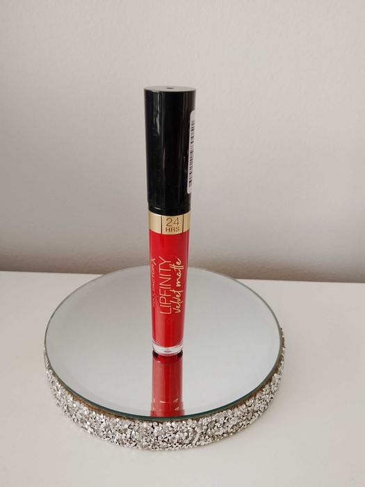 Matowa czerwona pomadka Max Factor