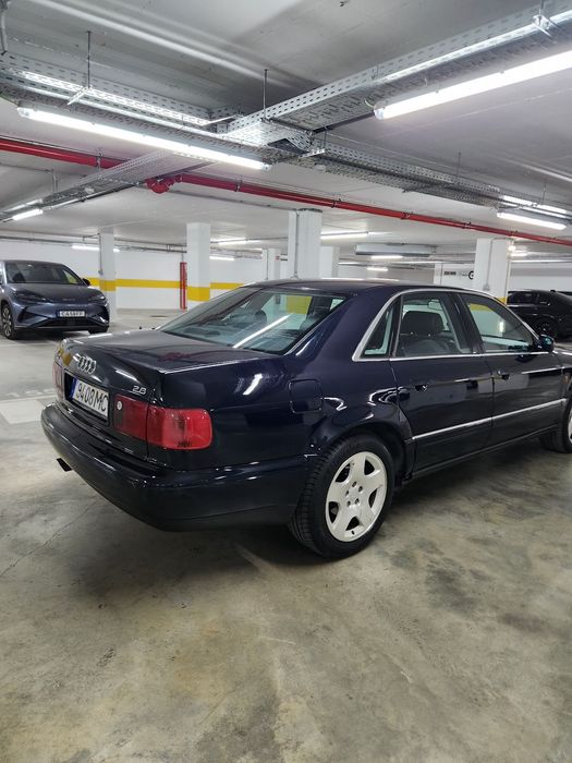 Audi A8 só 127000km um dono motor 2.8 197cv V6 livro de revisões da marca Valor fixo