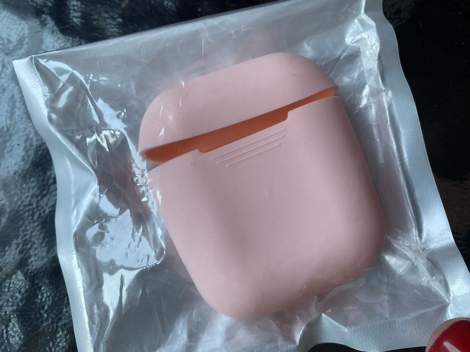 Чехол для AirPods нежно розового цвета.Новый!