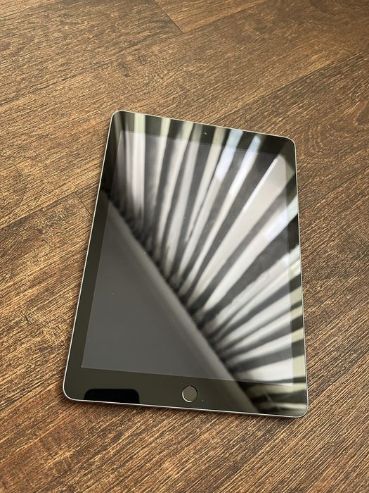 Планшет iPad 128gb Space Gray 5-го поколения