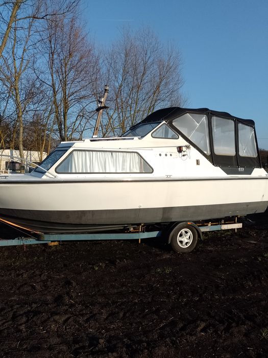 Łódź rekreacyjna 670 cm.