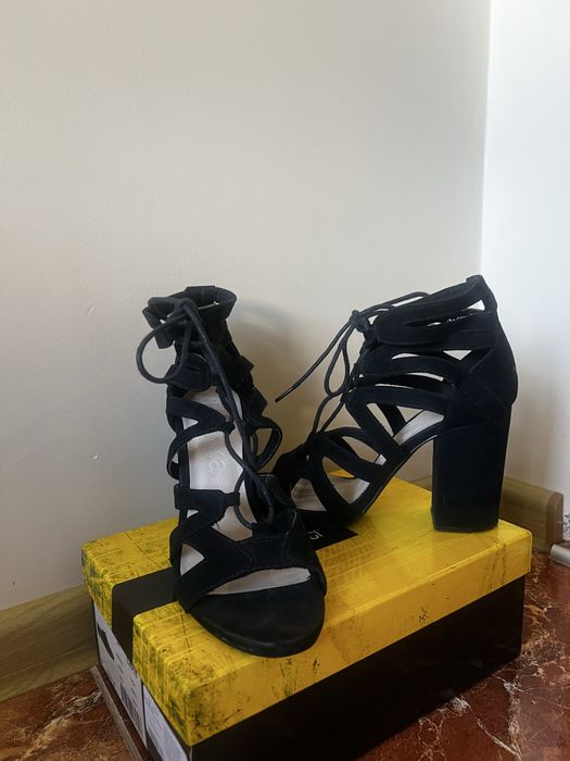 Босоніжки Bershka