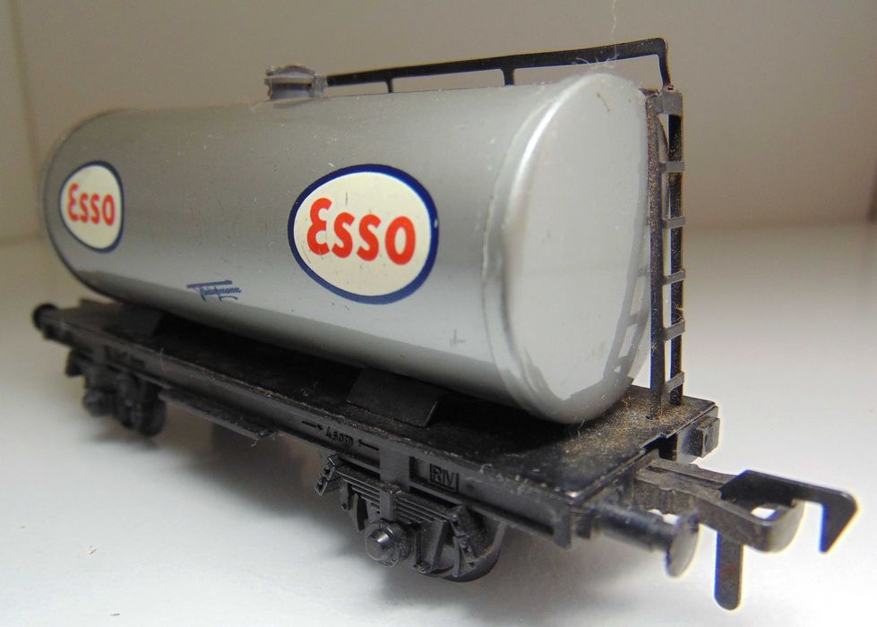Вагон цистерна Esso Fleischmann, H0 (1:87).