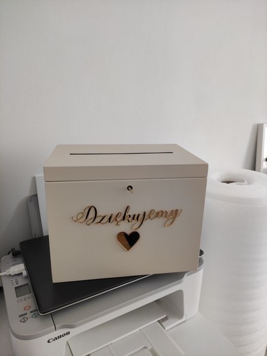 Pudełko na koperty z kluczykiem (kolor beżowy)