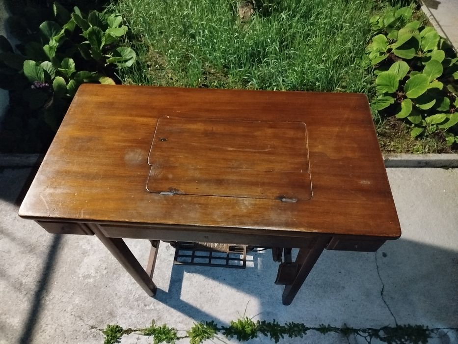 Móvel de máquina de costura