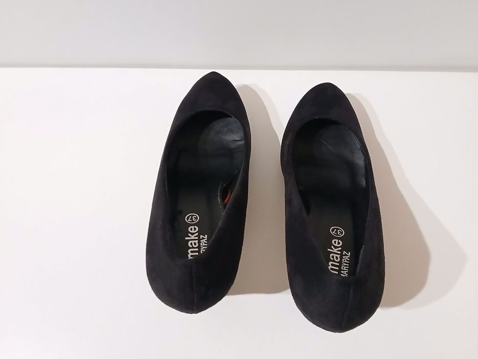 Sapatos clássicos pretos