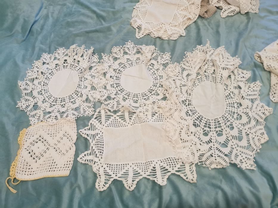 Toalha de renda e várias rendas