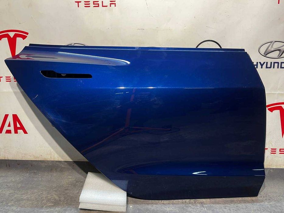 Двері задні праві Tesla Model 3 2018 - 2023 1081440-01-С