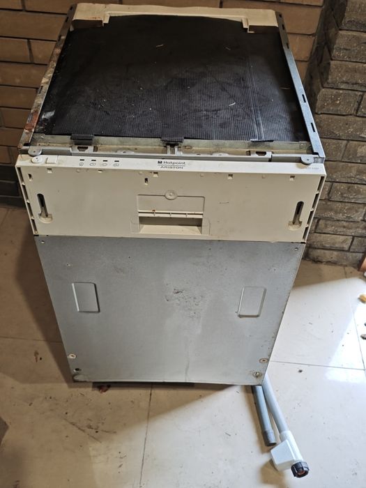 Посудомойка ARISTON LST 1147