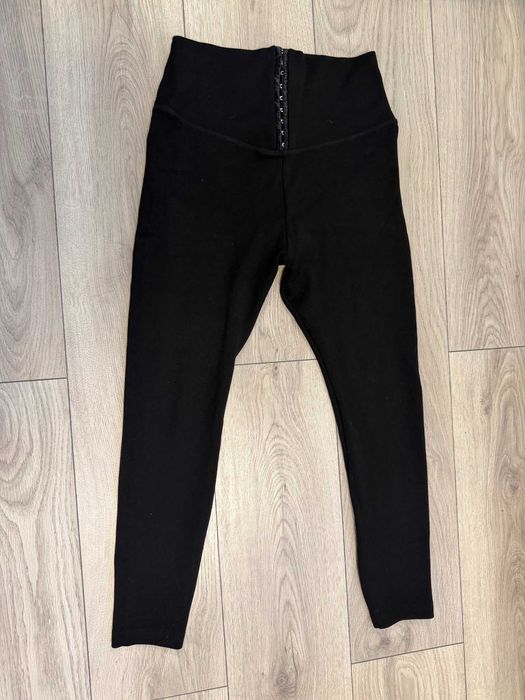 Legginsy z gorsetowym wysokim stanem z zapięciem