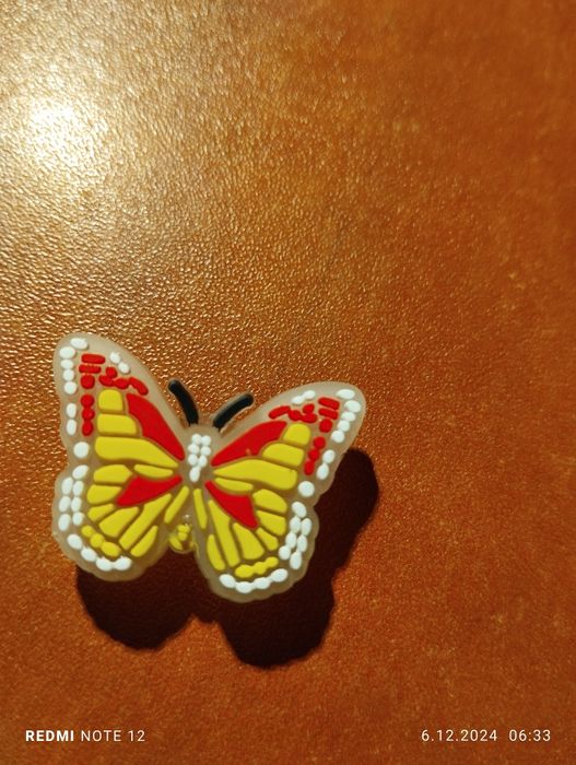 Przypinki do crocsów