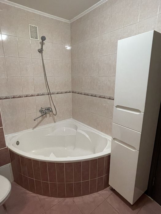 Подобова (посуточно) оренда квартири(центр, біля фонтана) вул.Миру 29.