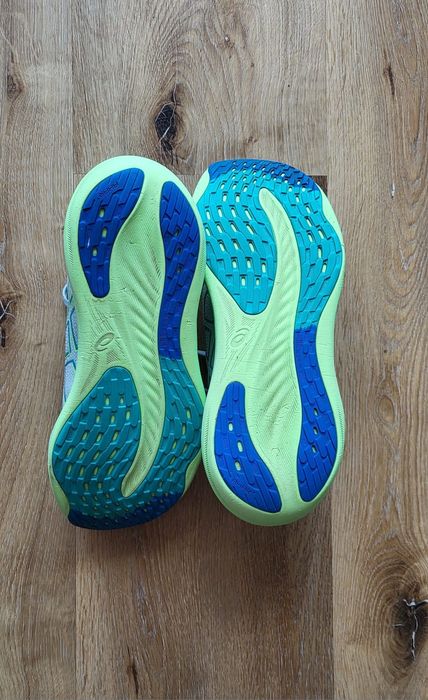 Buty do biegania ASICS Gel-Nimbus 26 Lite-Show r. 43,5 jak nowe