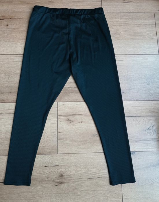 Czarne prążkowane legginsy 46/48