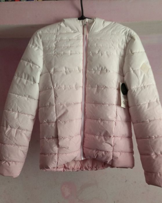 Продам дівчачу куртку нову