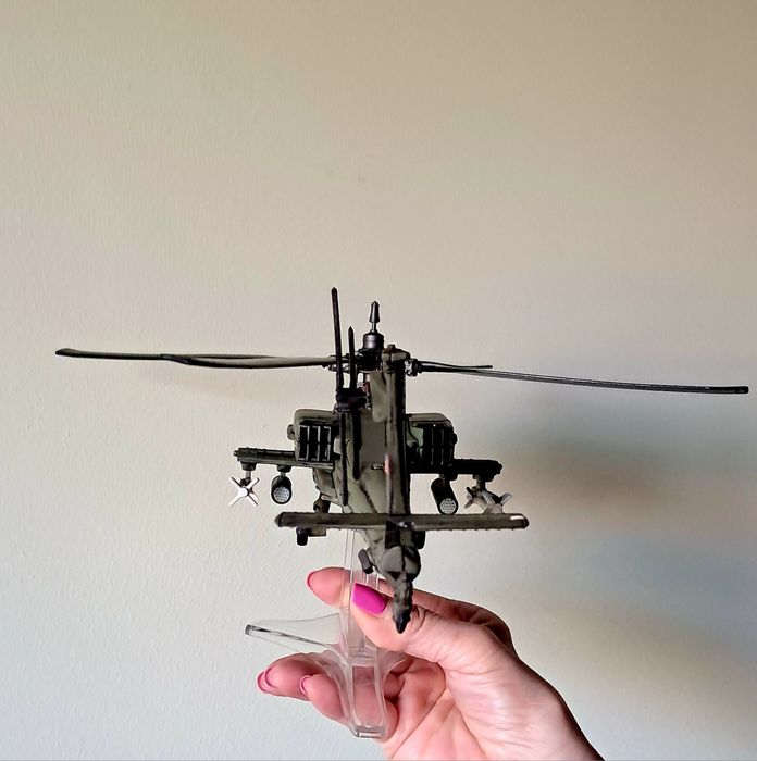 Helicóptero Apache AH-64