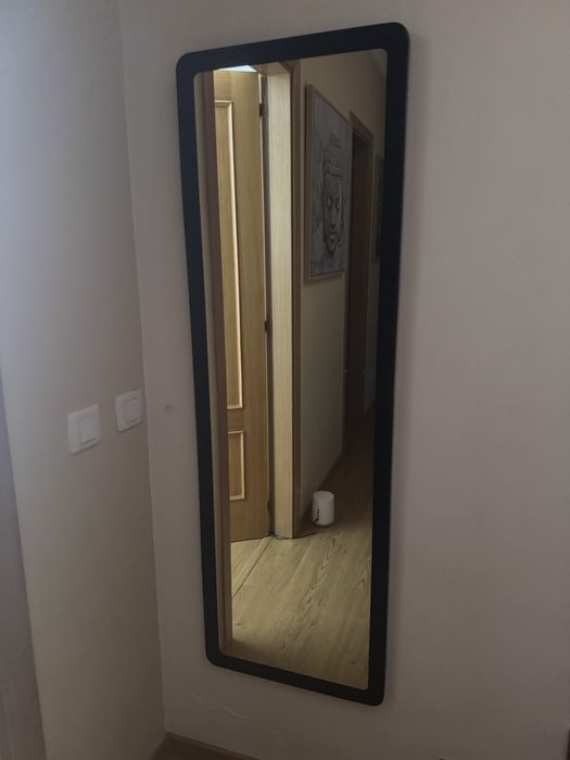 Espelho Ikea estrutura metal preto para pendurar na parede