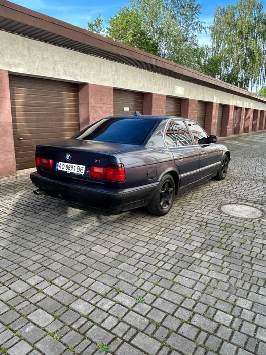 BMW e34 520l.