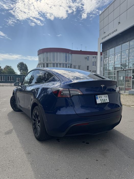Tesla Model Y 2023 року