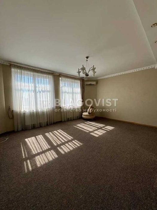 Без% Коновальця 32 б, велика квартира, два рівні