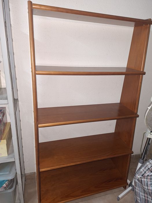 Vende se estante