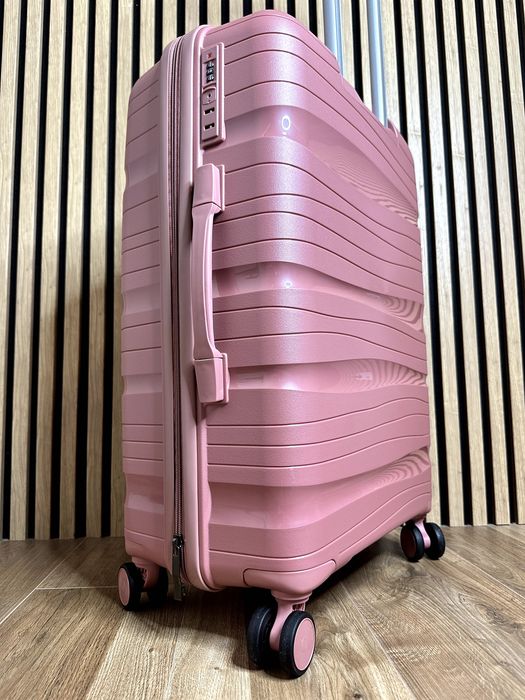 Nowa średnia niepękająca walizka polipropylen 23 kg