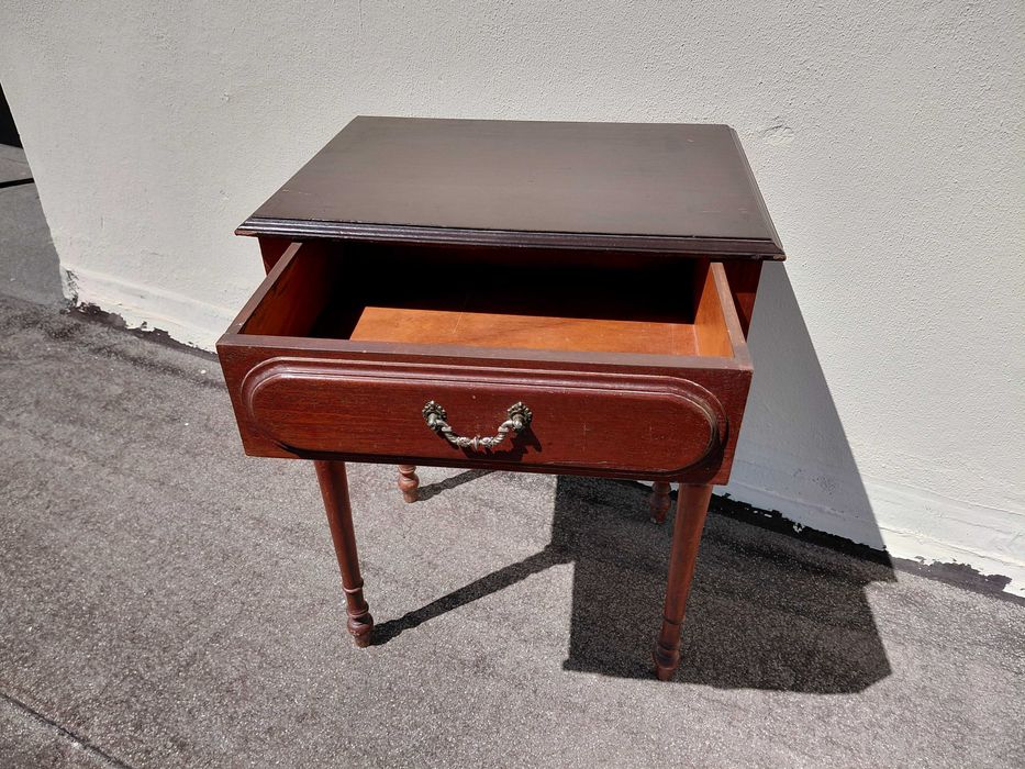 Mesa Antiga com Gaveta em Madeira