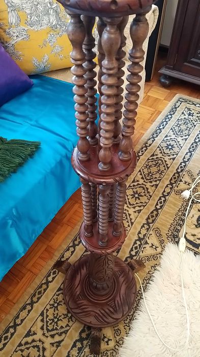 Candeeiro de Pé Alto em Madeira Torneado A