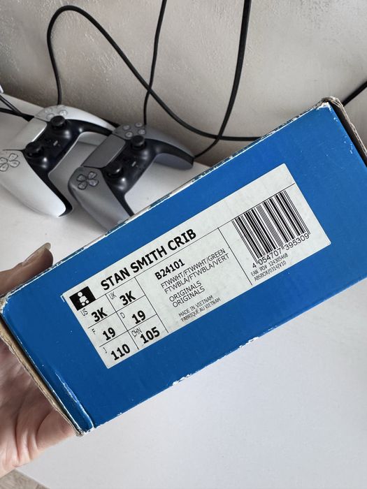 Дитяче взуття кросівки adidas 19 розмір