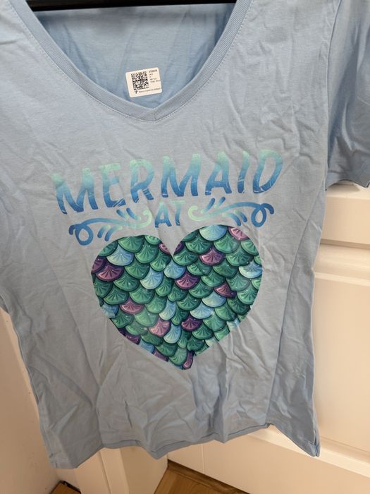 Nowy blekitny T-shirt Port & Company Mermaid Rozmiar M