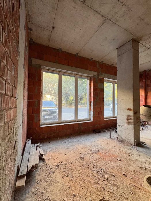 Продається комерційне приміщення в новобудові!